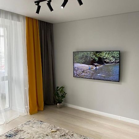 1-Я Квартира В Центре Aqtöbe Buitenkant foto